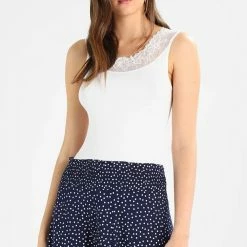 Quest Shoes & Clothing CREAM Florence Top Tops