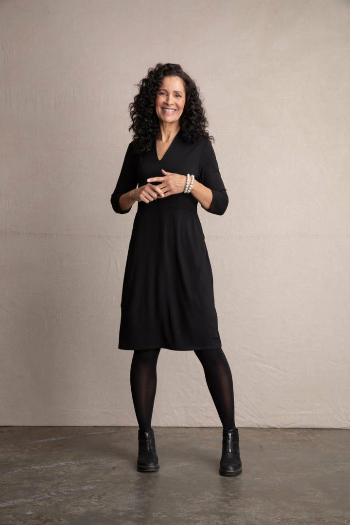 Quest Shoes & Clothing HABITAT V-Neck Pocket Dress 55989F1