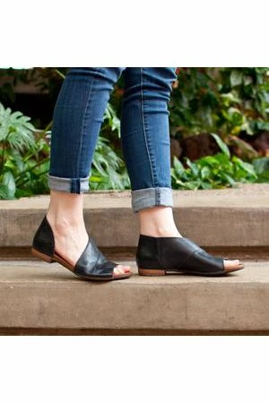 Quest Shoes & Clothing Sizes 11-12 BUENO Tanner