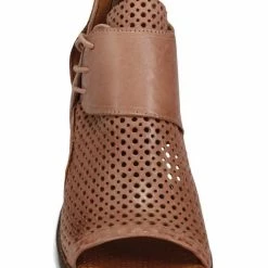 Quest Shoes & Clothing Sale Footwear CASTA Cher