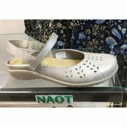 Quest Shoes & Clothing Sizes 11-12 NAOT Rari