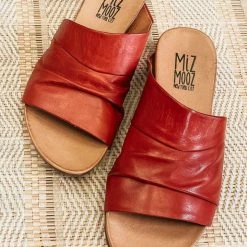 Quest Shoes & Clothing MIZ MOOZ Aria