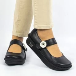 Quest Shoes & Clothing ALEGRIA Paloma