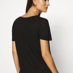 Quest Shoes & Clothing Sale Clothing CREAM Pitta T-Shirt