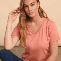 Quest Shoes & Clothing CREAM Naia T-Shirt