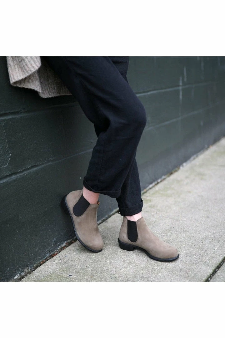 Quest Shoes & Clothing BLUNDSTONE 1974 Work/ Safety