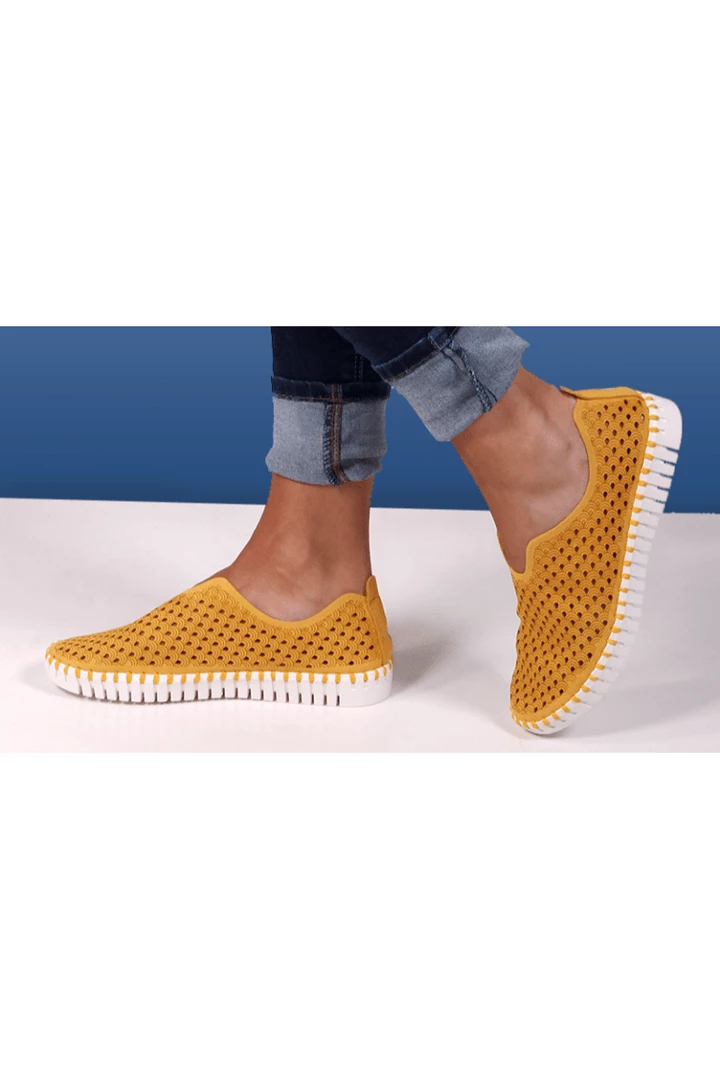 Quest Shoes & Clothing ILSE JACOBSEN 139 Tulip/Cut Outs